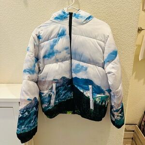 Stunning Mountain Print Puffer Jacket - Small
